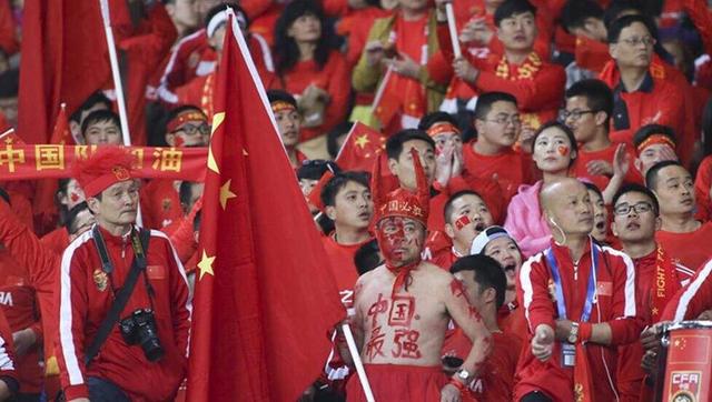 一碰手就湿的她