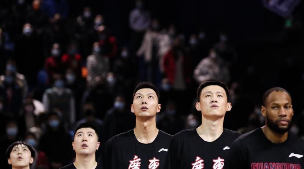 穿着妖艳的大婶